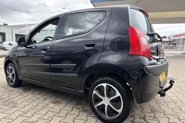 Nissan Pixo (2011) thumbnail 3