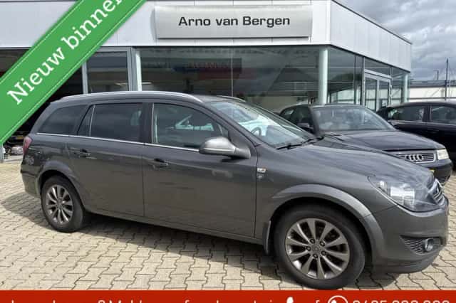 Opel Astra (2010) thumbnail 1