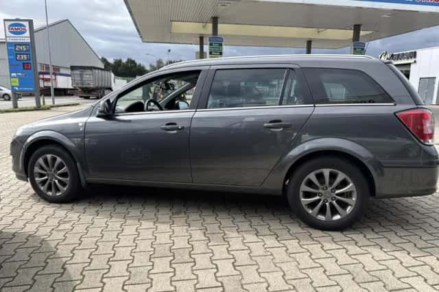 Opel Astra (2010) thumbnail 5