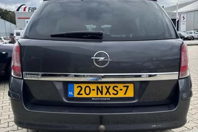 Opel Astra (2010) thumbnail 6