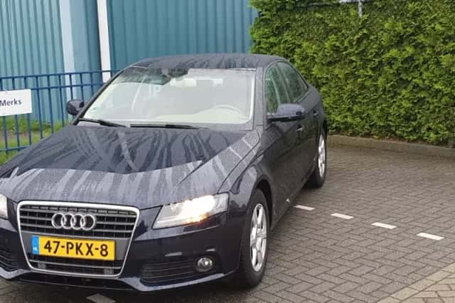 Audi A4 (2011) thumbnail 3