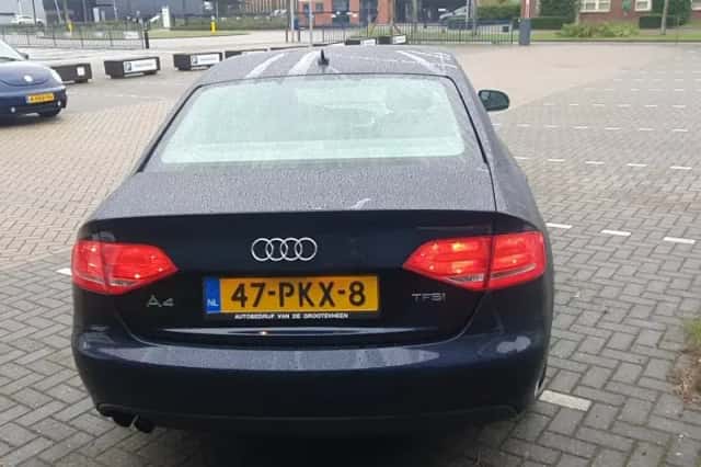 Audi A4 (2011) thumbnail 4