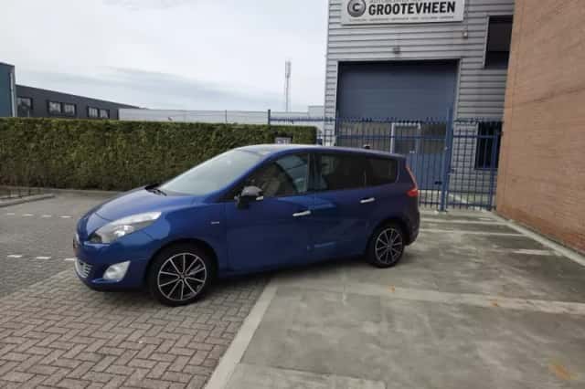 Renault Grand Scénic (2011) thumbnail 3