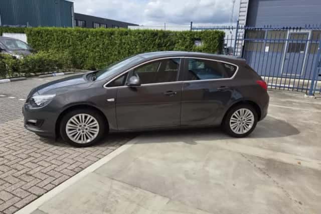 Opel Astra (2015) thumbnail 3