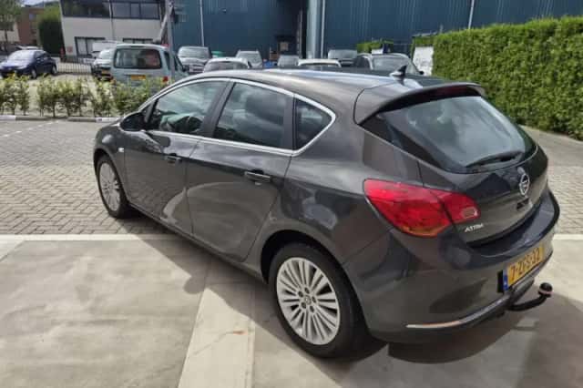 Opel Astra (2015) thumbnail 4