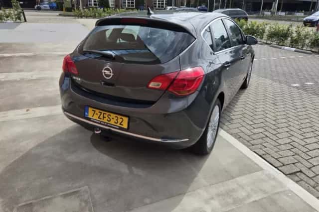 Opel Astra (2015) thumbnail 5