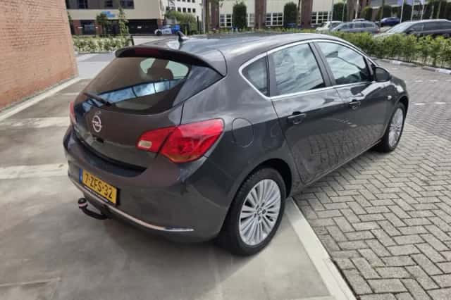 Opel Astra (2015) thumbnail 6