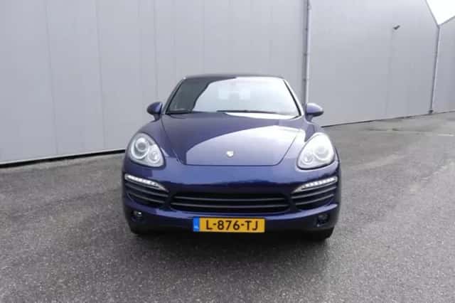 Porsche Cayenne (2011) thumbnail 2