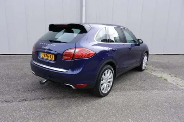 Porsche Cayenne (2011) thumbnail 4