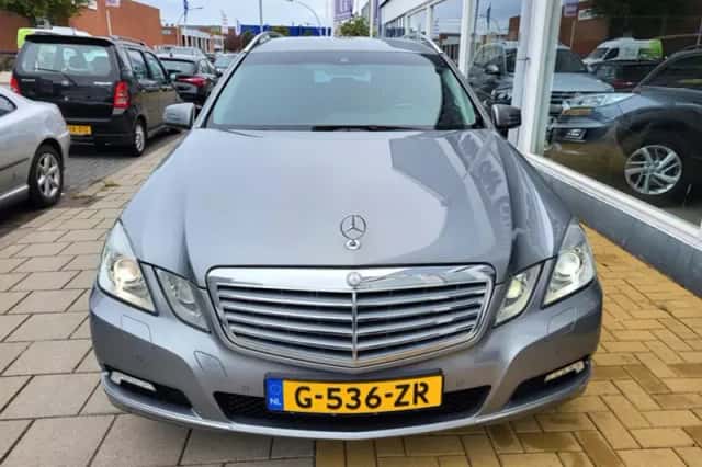 Mercedes-Benz E-Klasse (2010) thumbnail 2