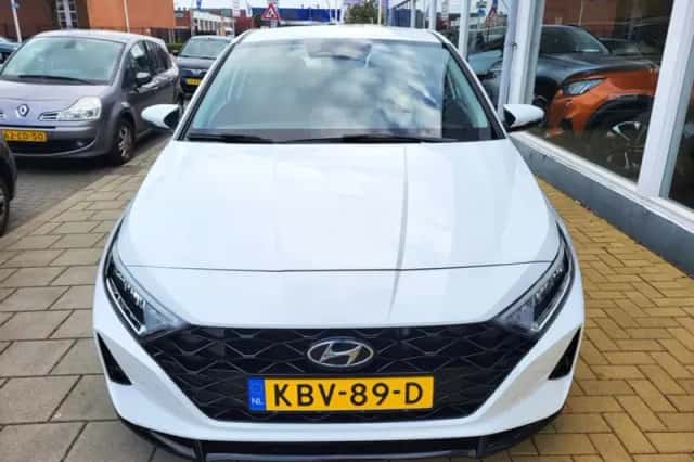 Hyundai i20 (2022) thumbnail 2