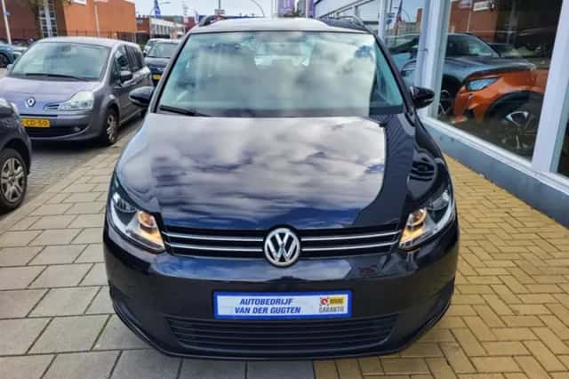 Volkswagen Touran (2014) thumbnail 2