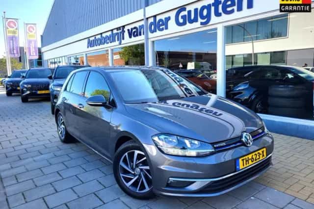 Volkswagen Golf (2017) thumbnail 1