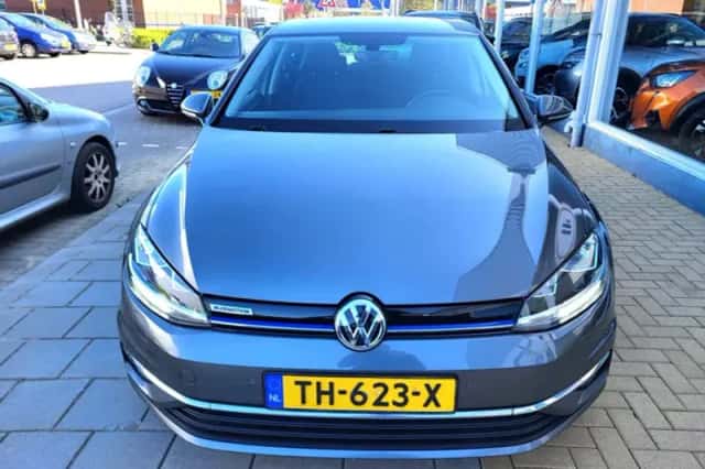 Volkswagen Golf (2017) thumbnail 2
