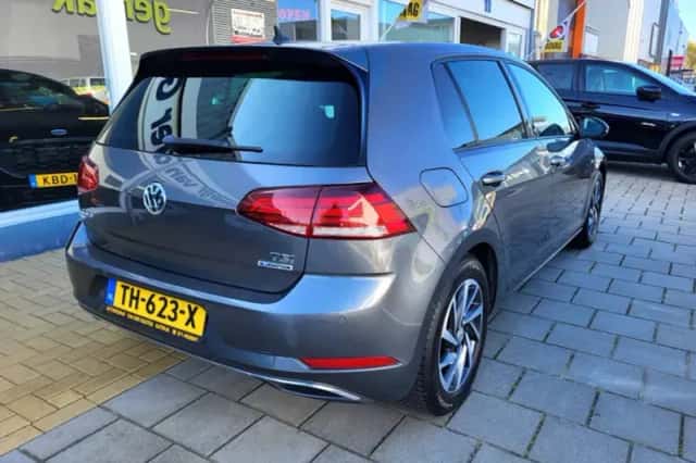 Volkswagen Golf (2017) thumbnail 6