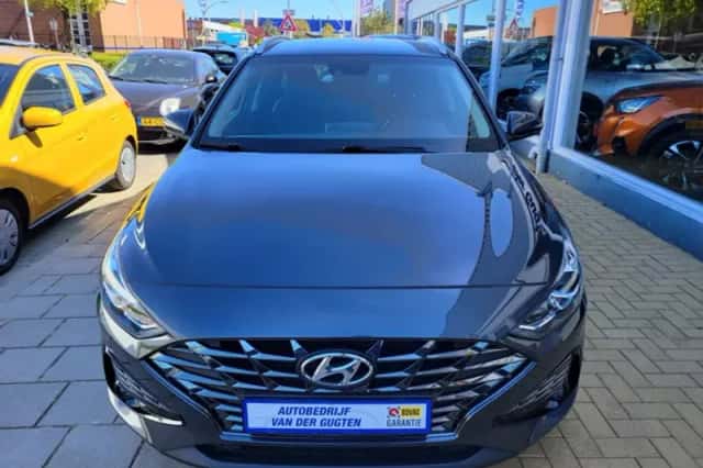 Hyundai i30 (2023) thumbnail 2
