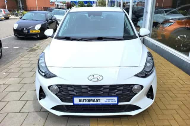 Hyundai i10 (2023) thumbnail 2