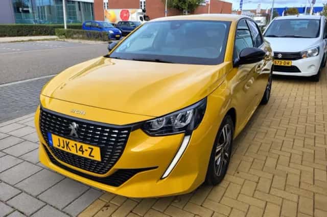 Peugeot 208 (2022) thumbnail 3
