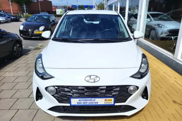 Hyundai i10 (2021) thumbnail 2