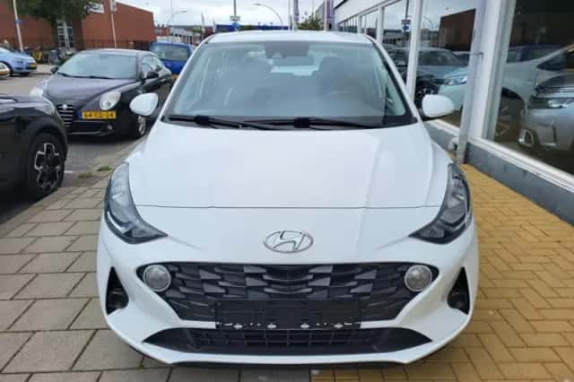 Hyundai i10 (2021) thumbnail 2