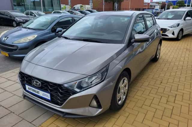 Hyundai i20 (2023) thumbnail 3