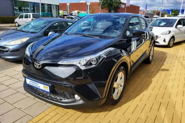 Toyota C-HR (2018) thumbnail 3