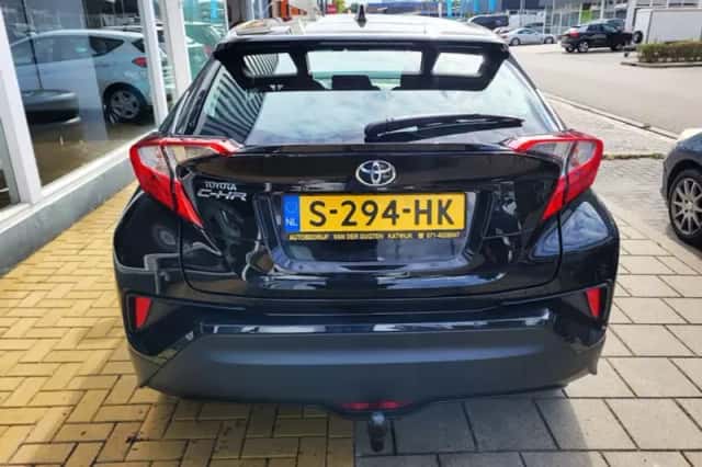 Toyota C-HR (2018) thumbnail 5