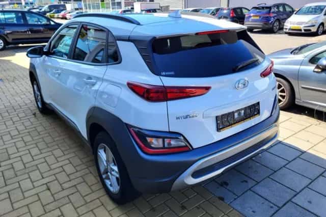 Hyundai Kona (2023) thumbnail 4