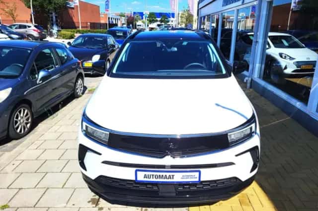 Opel Grandland (2024) thumbnail 2
