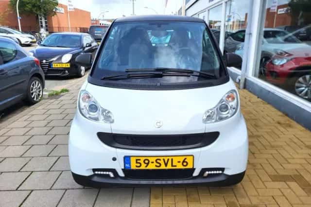 Smart ForTwo (2011) thumbnail 2
