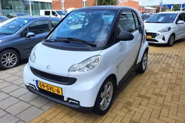 Smart ForTwo (2011) thumbnail 3