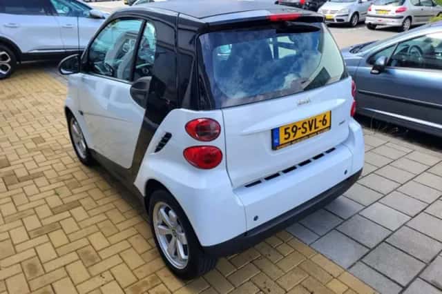 Smart ForTwo (2011) thumbnail 4