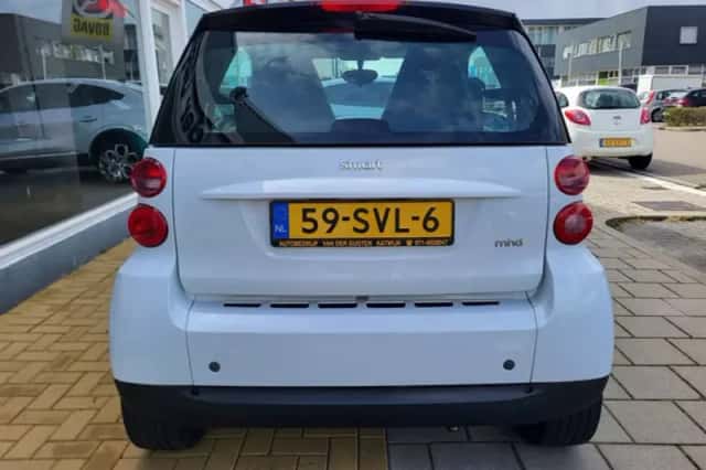 Smart ForTwo (2011) thumbnail 5