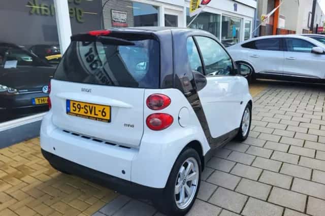 Smart ForTwo (2011) thumbnail 6