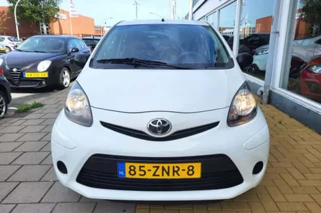 Toyota Aygo (2012) thumbnail 2