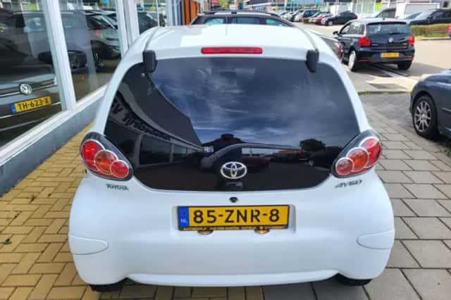 Toyota Aygo (2012) thumbnail 5