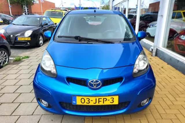 Toyota Aygo (2009) thumbnail 2