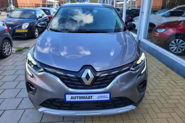 Renault Captur (2022) thumbnail 2