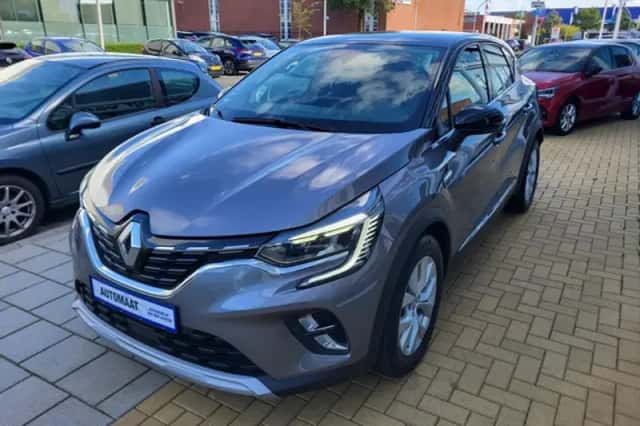 Renault Captur (2022) thumbnail 3