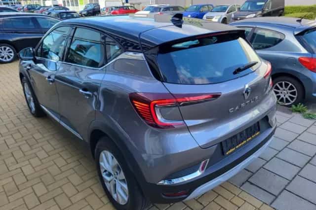 Renault Captur (2022) thumbnail 4