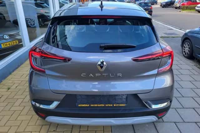 Renault Captur (2022) thumbnail 5