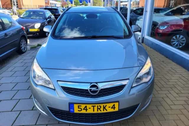 Opel Astra (2011) thumbnail 2
