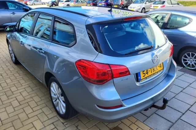 Opel Astra (2011) thumbnail 4