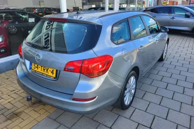 Opel Astra (2011) thumbnail 6