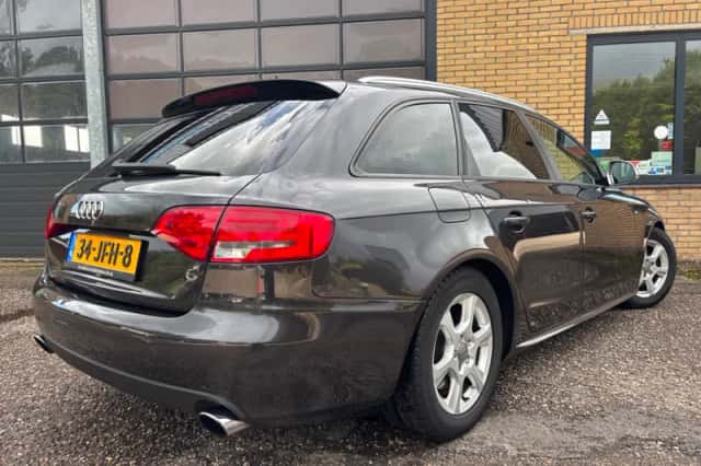 Audi A4 (2009) thumbnail 3