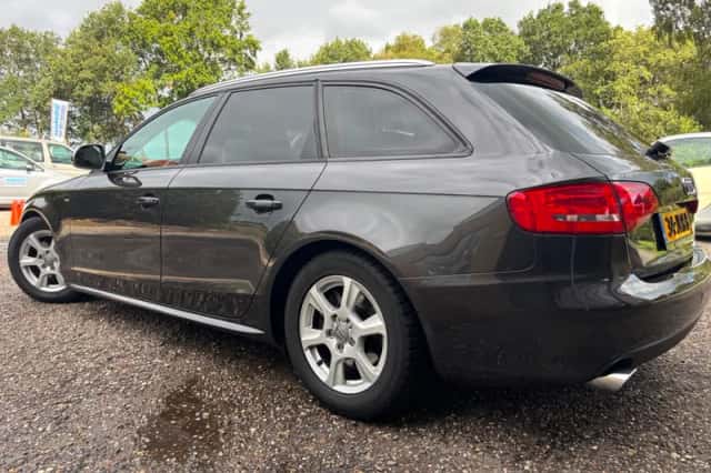 Audi A4 (2009) thumbnail 5