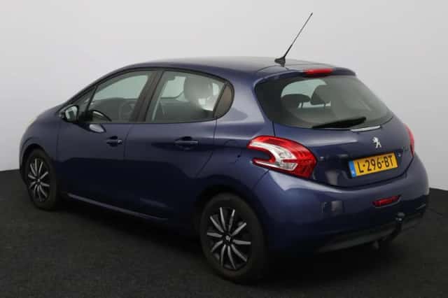 Peugeot 208 (2012) thumbnail 2