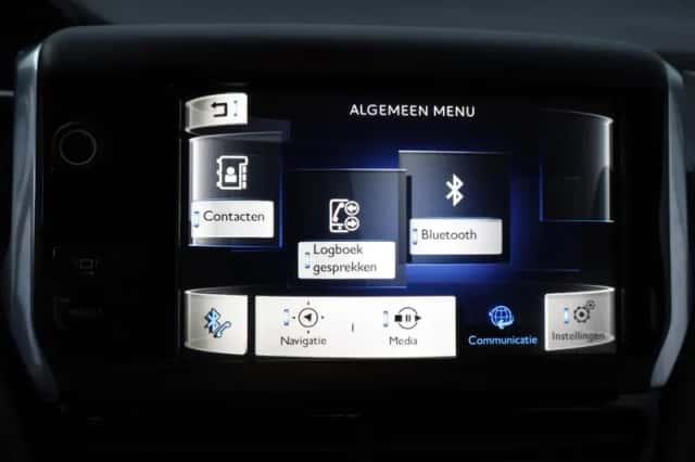 Peugeot 208 (2012) thumbnail 6