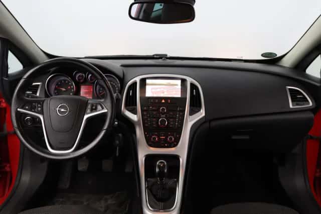 Opel Astra (2012) thumbnail 3