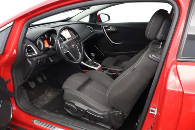 Opel Astra (2012) thumbnail 4